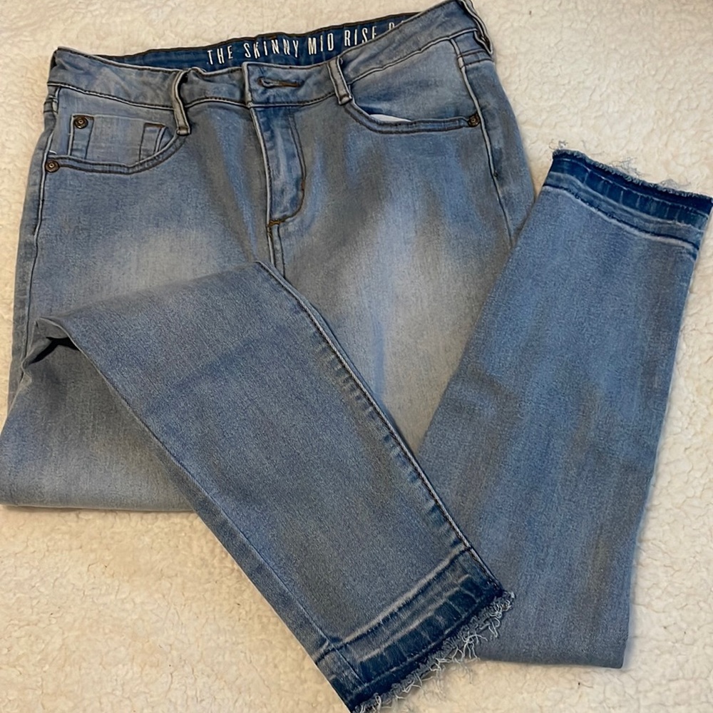 Cotton On The Skinny Mid Rise Faded Blue Capri Size 6